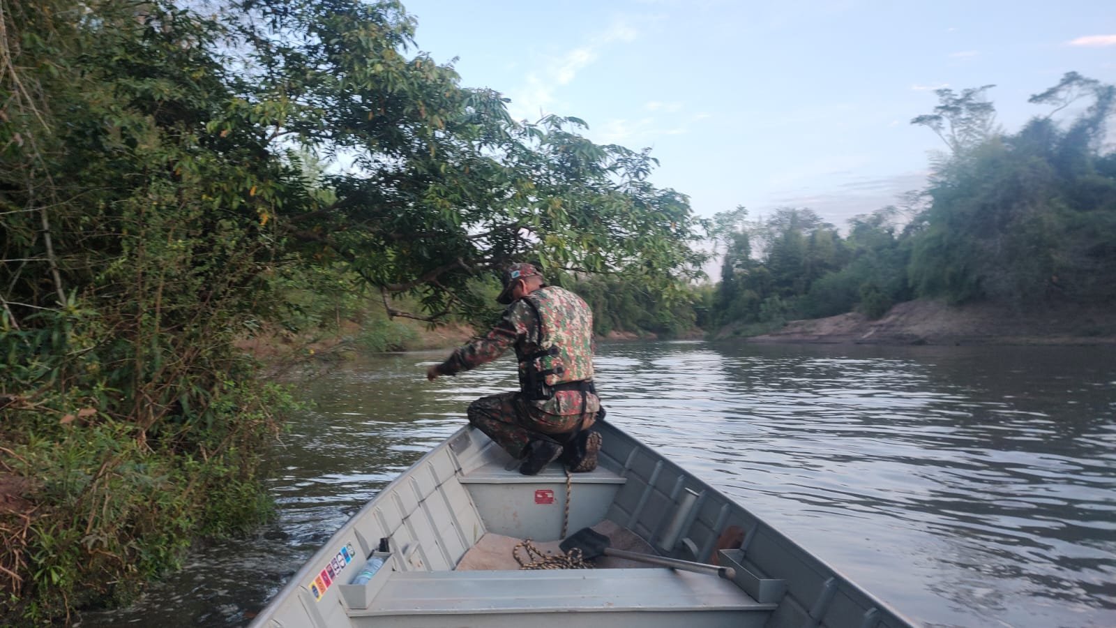 PMA de Jardim fiscaliza sete embarcações, dois acampamentos, cinco pesqueiros e 41 pescadores no rio Miranda e apreende petrechos ilegais