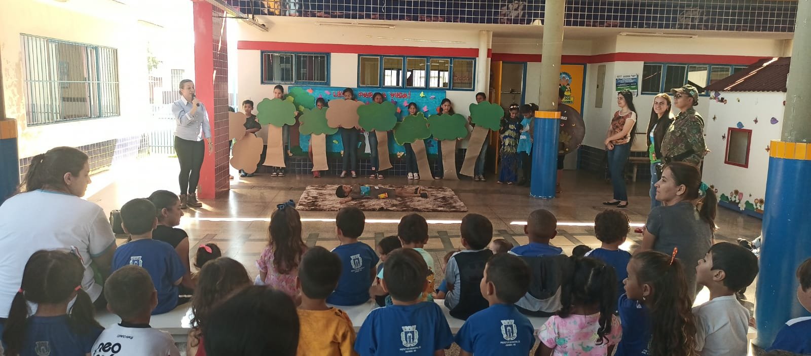 Projeto Florestinha de Amambai realiza Educação Ambiental para 80 alunos por meio de teatro com vários temas ambientais