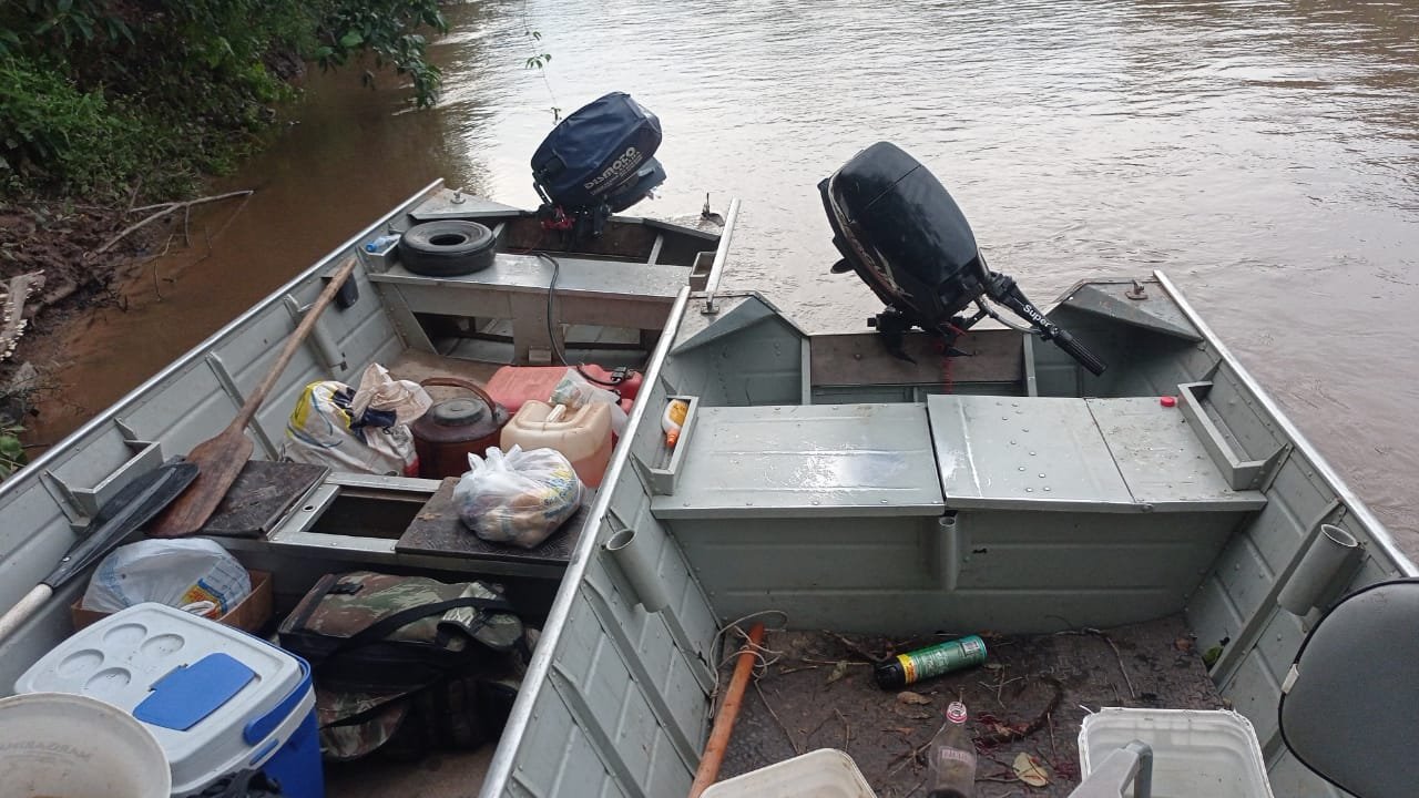 PMA de São Gabriel do Oeste prende e autua em R$ 3 mil médico veterinário pescando em piracema, com petrechos ilegais e apreende barco, motor, peixes e os petrechos