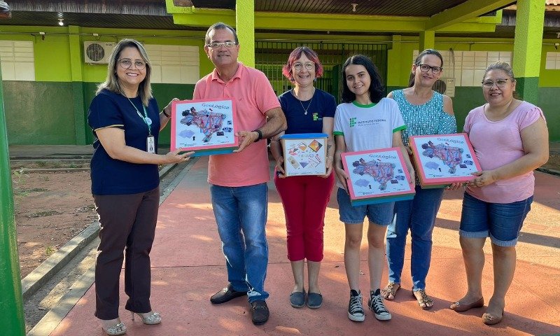 IFMS entrega jogos didáticos à escola pública de Aquidauana