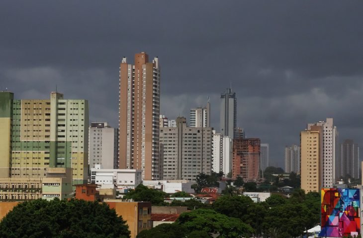 Segunda tem previsão de tempo com sol e chuvas isoladas no Estado