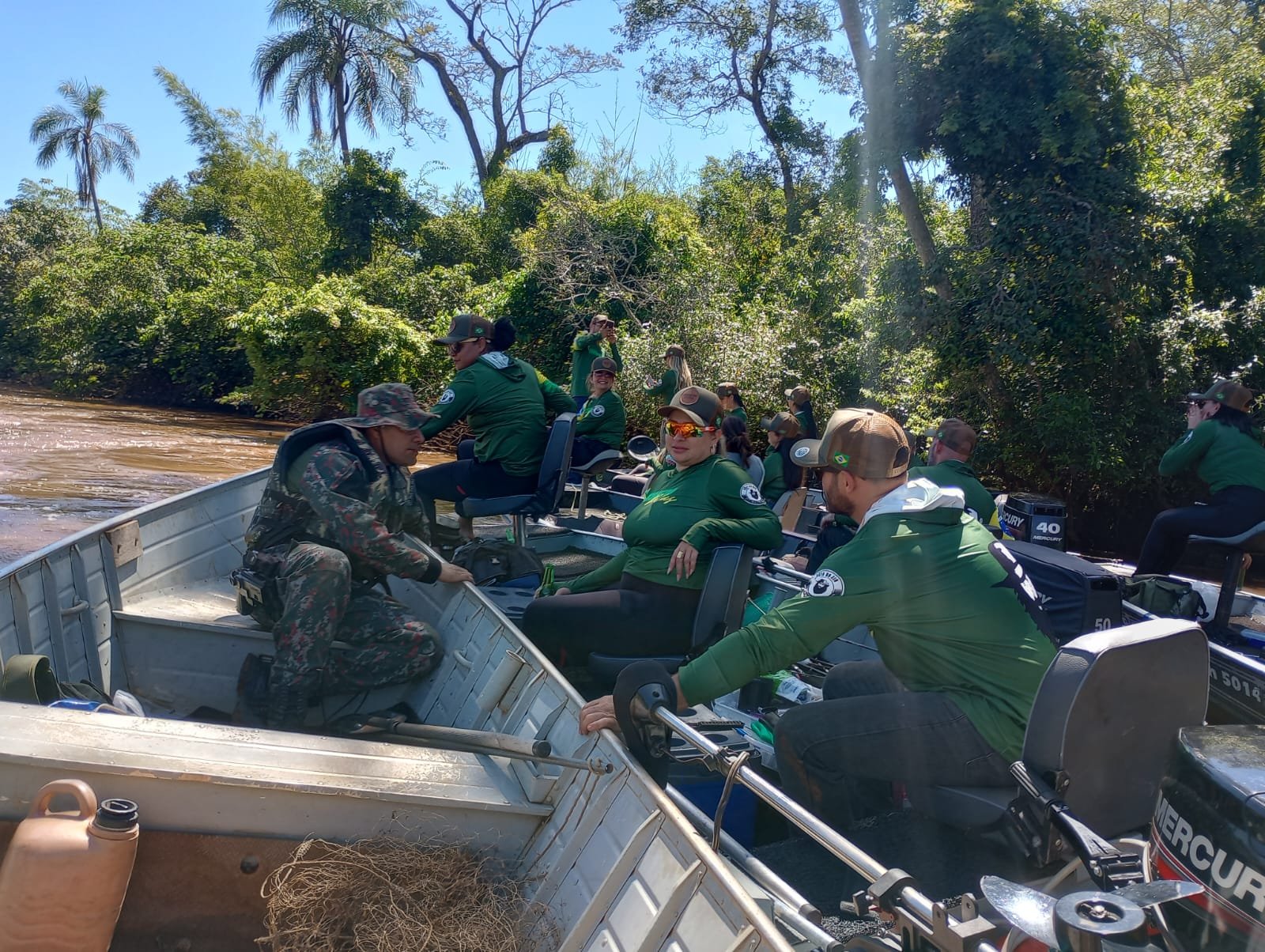 PMA de Dourados fiscaliza evento de pesca esportiva de mulheres no rio Dourados e apreende petrechos ilegais encontrados por elas