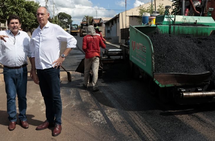 Governo vistoria obras em Inocência e Água Clara para conferir qualidade dos serviços