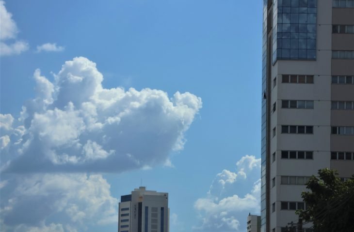 Sábado terá tempo estável com sol e variação de nebulosidade em MS