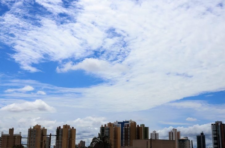 Quarta-feira com temperaturas mais amenas e nebulosidade