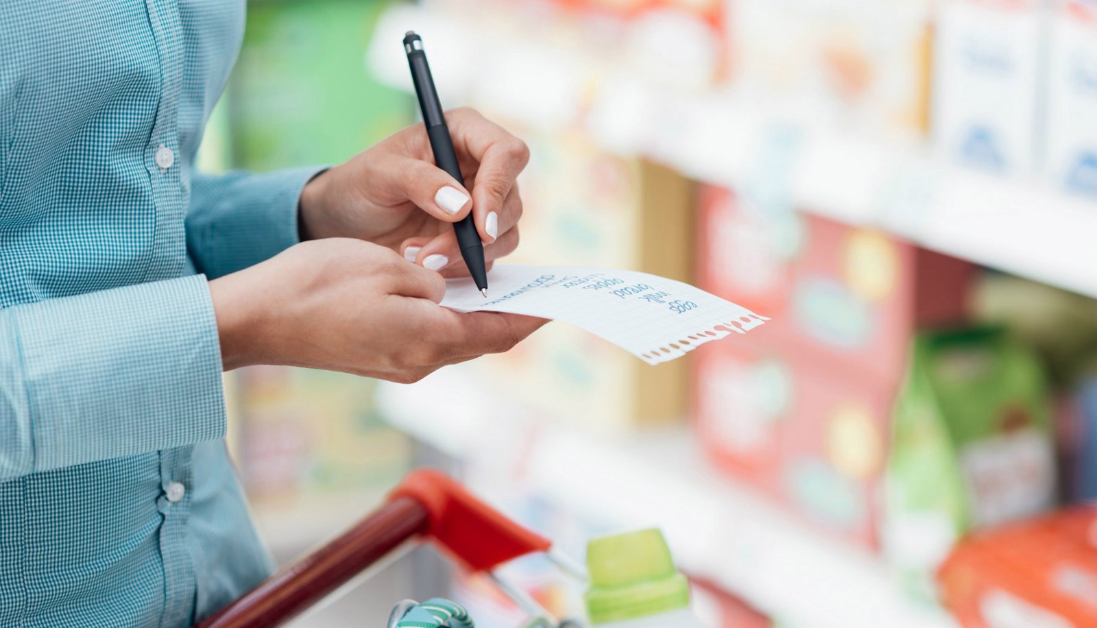 Com alimentos, combustíveis e remédios mais caros, custo de vida sobe