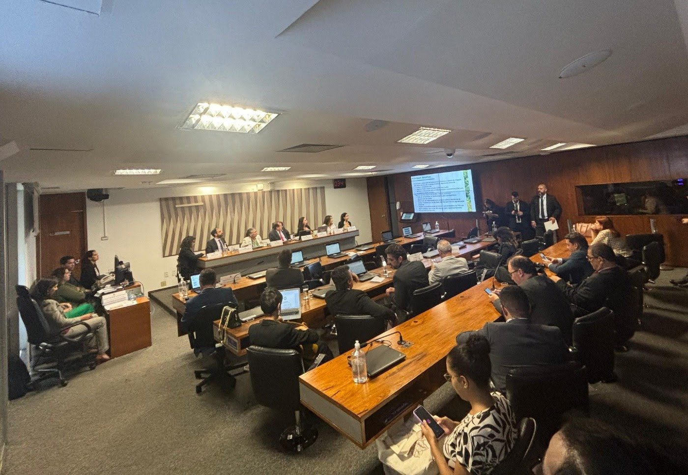 Sociedade civil organizada, setor produtivo e representantes governamentais debatem status do Código Florestal em audiência pública no Senado Federal